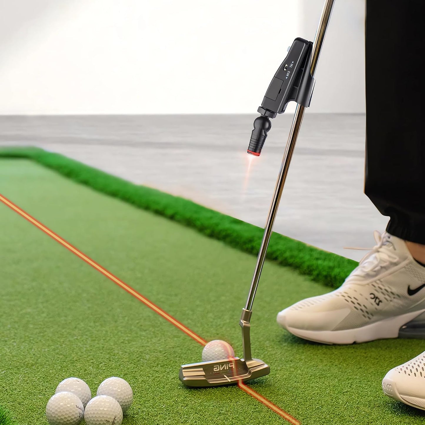 golf-putting-laser-trainer-in-use
